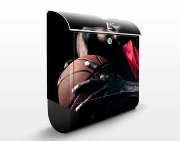 Wandbriefkasten - Nahaufnahme eines Basketballers - Briefkasten Schwarz