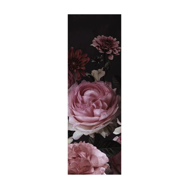 matta med blommor Pink Flowers On Black Vintage