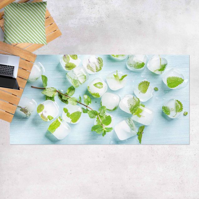 stor utomhusmatta Ice Cubes With Mint Leaves