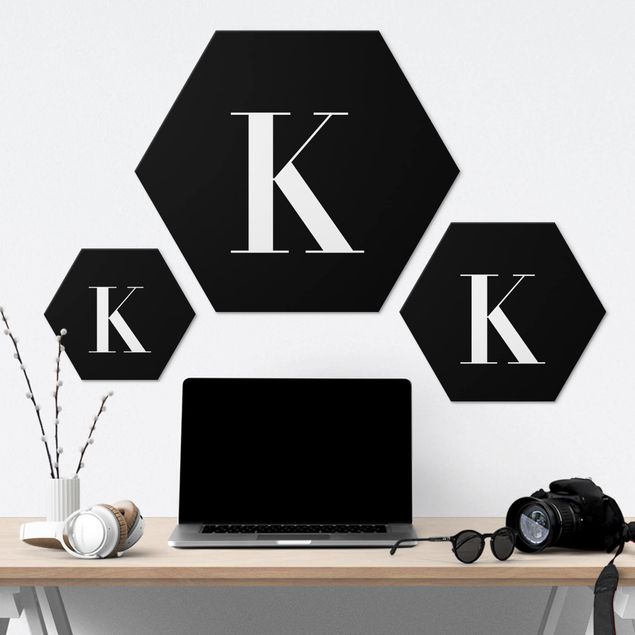Hexagon Bild Alu-Dibond - Buchstabe Serif Schwarz K