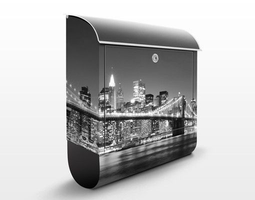 Brevlådor svart och vitt Nighttime Manhattan Bridge II