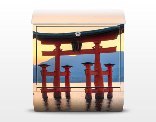 Brevlådor Torii At Itsukushima