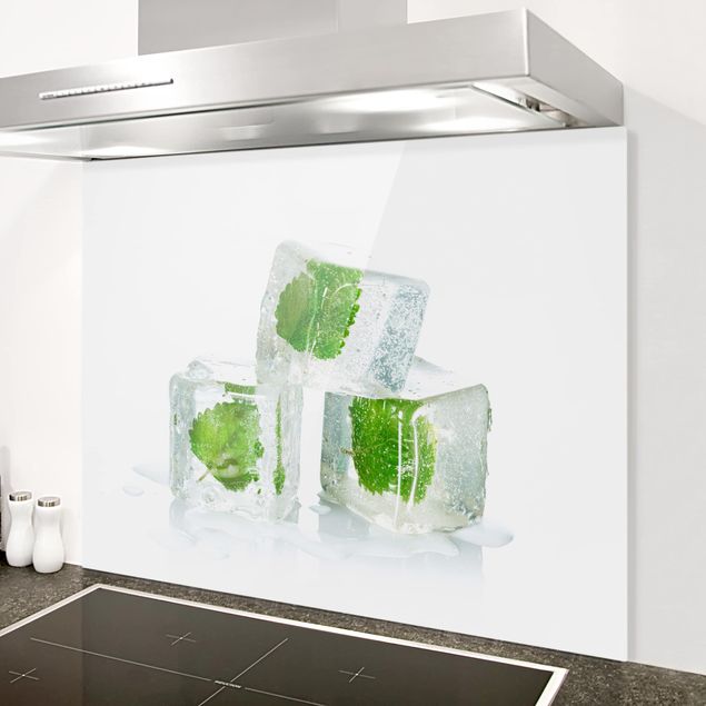 Kök dekoration Three Ice Cubes With Lemon Balm