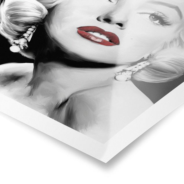 Tavlor Marilyn With Earrings