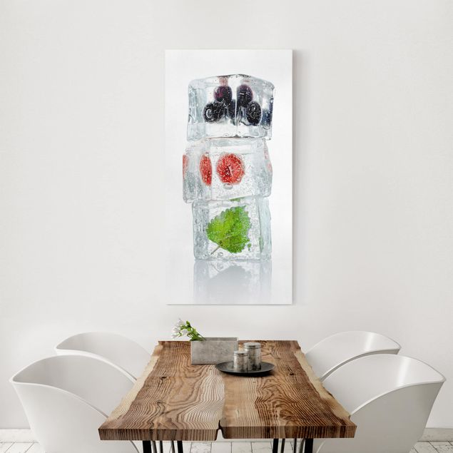 Canvastavlor grönsaker och frukt Raspberry lemon balm and blueberries in ice cube