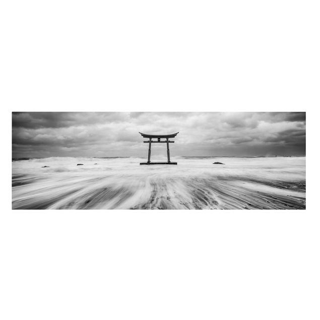 Canvastavlor svart och vitt Japanese Torii In The Ocean