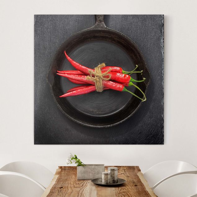 Kök dekoration Red Chili Bundles In Pan On Slate