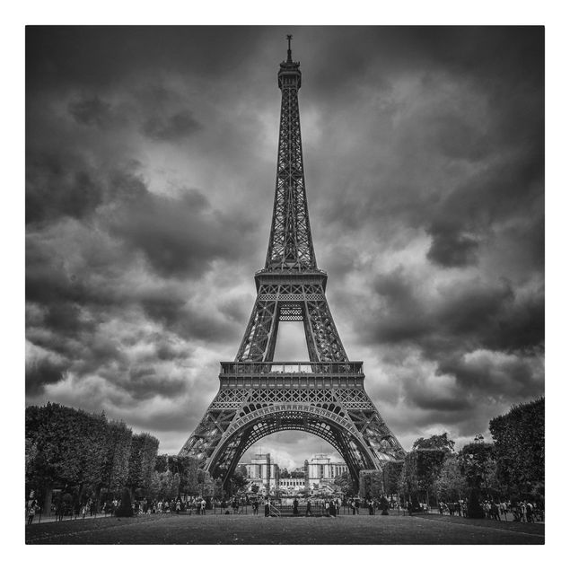 Canvastavlor svart och vitt Eiffel Tower In Front Of Clouds In Black And White