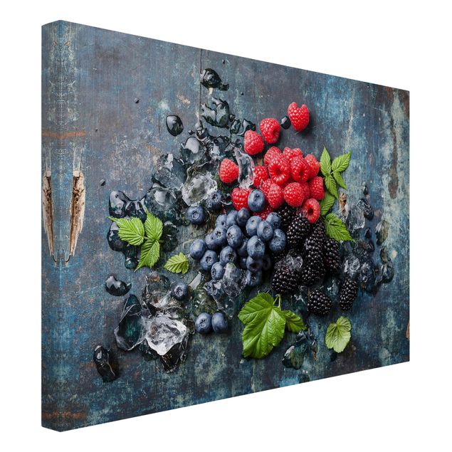 Tavlor blommor Berry Mix With Ice Cubes Wood