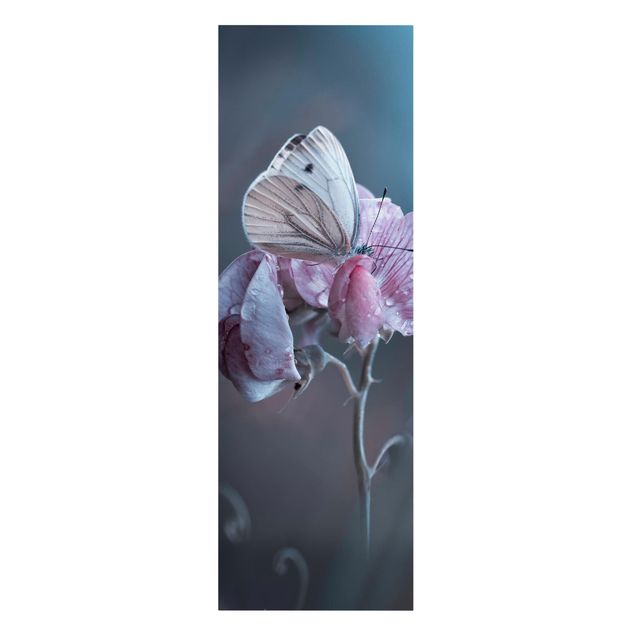 Tavlor blommor Butterfly In The Rain