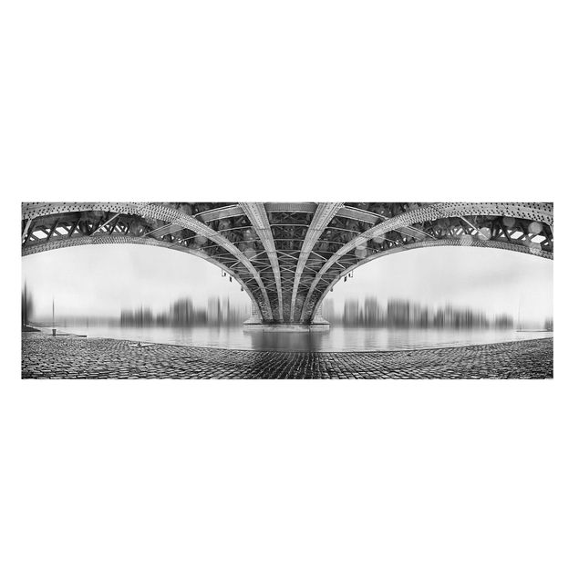 Tavlor svart och vitt Under The Iron Bridge