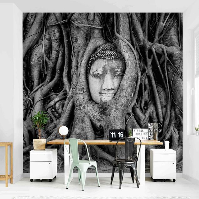 Fototapeter svart och vitt Buddha In Ayutthaya Lined From Tree Roots In Black And White
