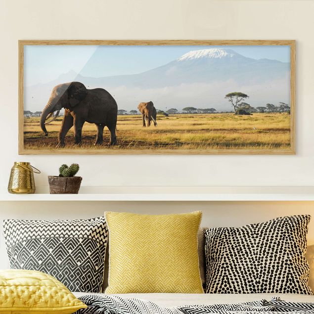 Kök dekoration Elephants In Front Of The Kilimanjaro In Kenya