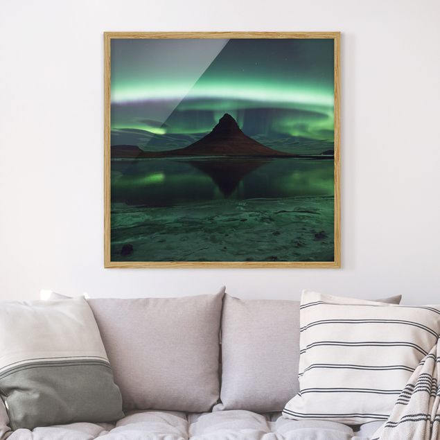 Tavlor bergen Northern Lights In Iceland