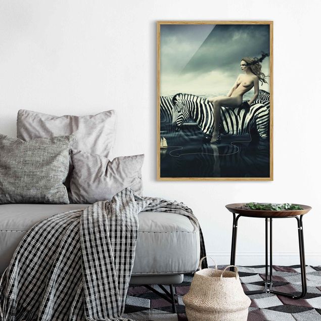 Tavlor naken och erotik Woman Posing With Zebras