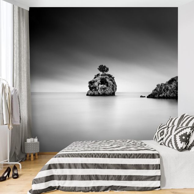 Fototapeter svart och vitt Rocky Island In The Sea Black And White