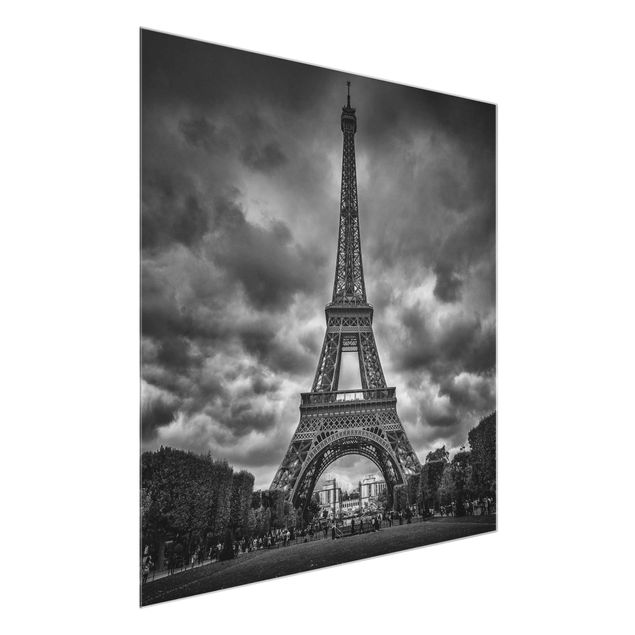 Glastavlor arkitektur och skyline Eiffel Tower In Front Of Clouds In Black And White