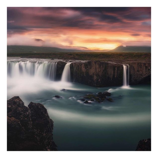 Tavlor natur Goðafoss Waterfall In Iceland