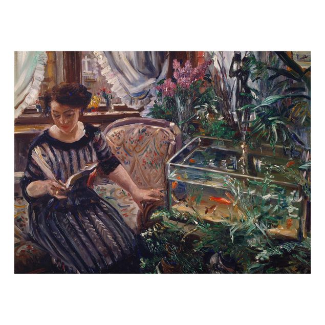 Tavlor konstutskrifter Lovis Corinth - A Woman Reading Near A Goldfish Tank