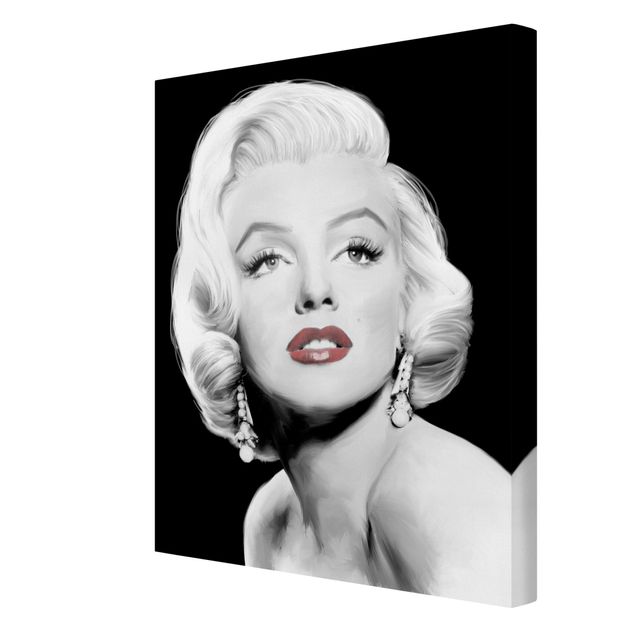 Tavlor Marilyn With Earrings