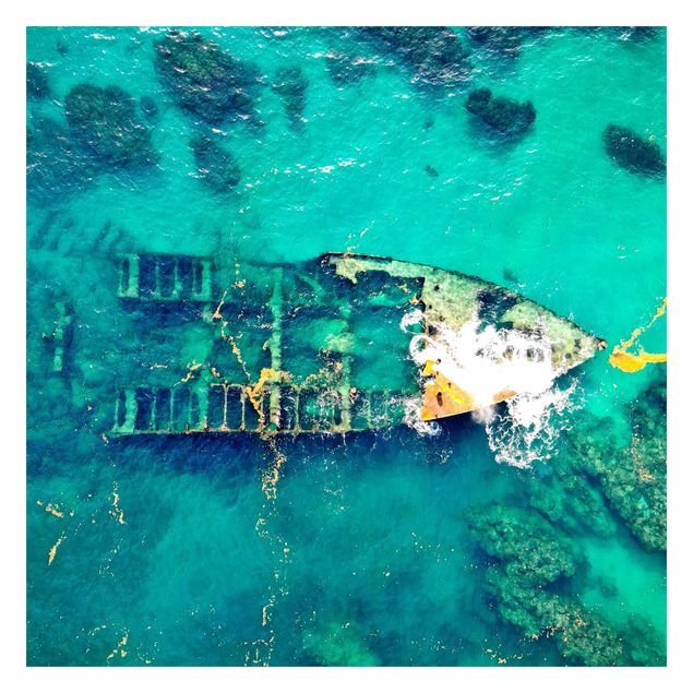 Fototapeter turkos Top View Ship Wreck In The Ocean