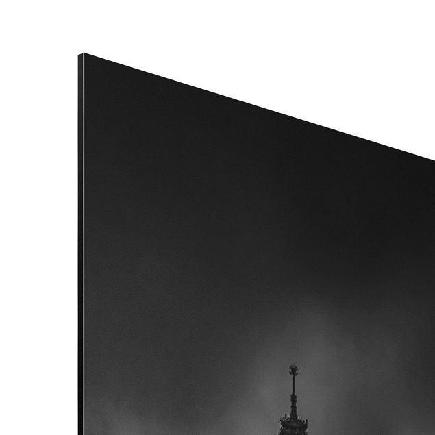 Tavlor svart och vitt Eiffel Tower In Front Of Clouds In Black And White