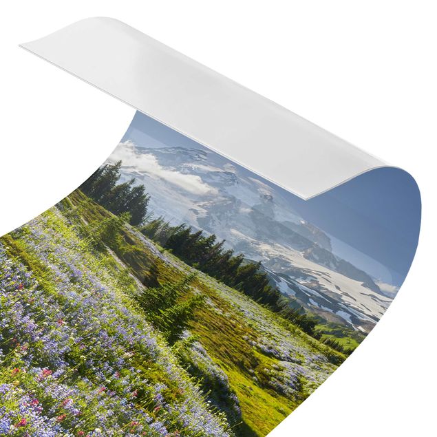 Väggbeklädnad dusch - Mountain Meadow With Blue Flowers in Front of Mt. Rainier