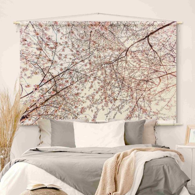 gobeläng modern Glance Upon Blossoming Cherry Branches