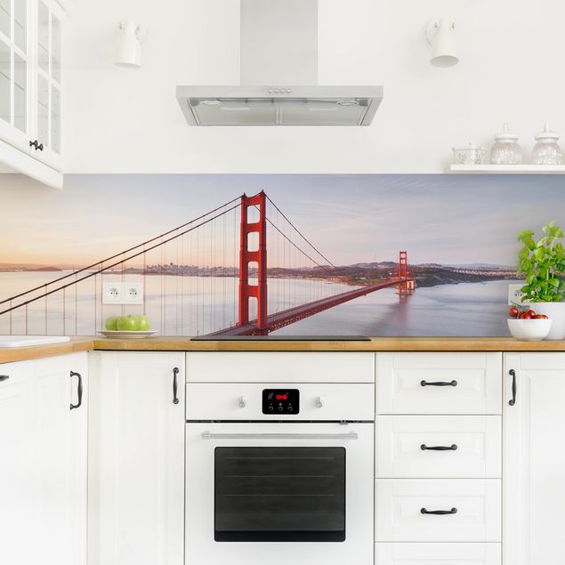 Stänkskydd kök arkitektur och skyline Golden Gate Bridge In San Francisco