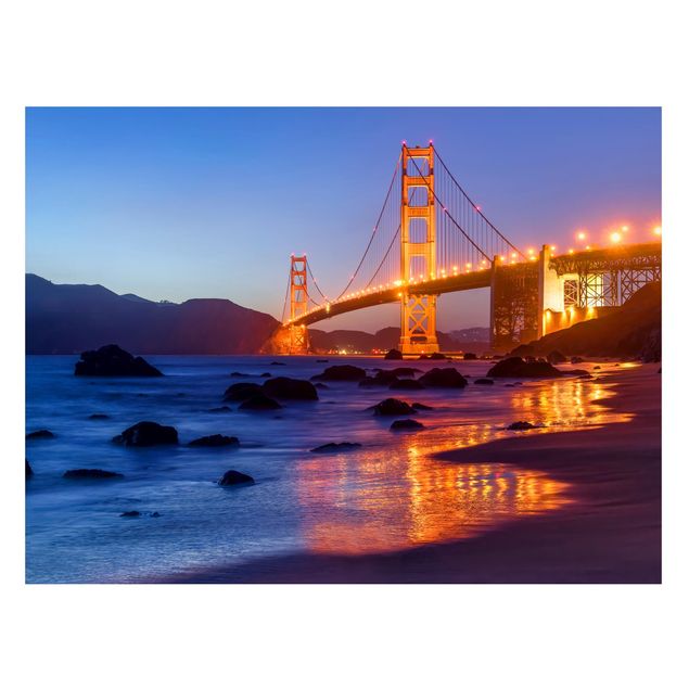 Tavlor arkitektur och skyline Golden Gate Bridge At Dusk