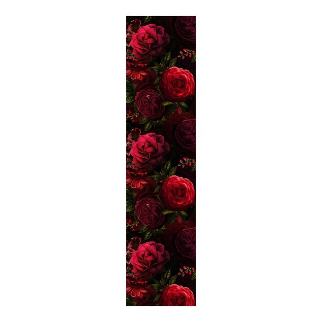 Panelgardiner blommor  Red Roses In Front Of Black