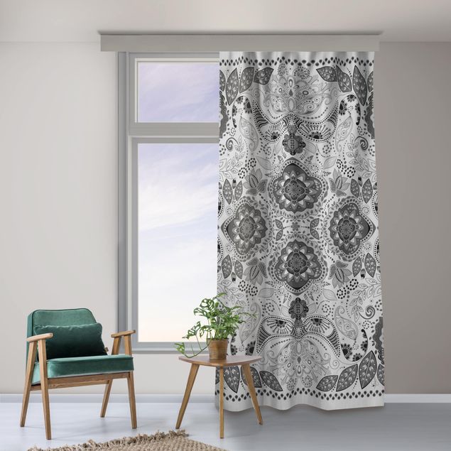 måttsydda gardiner Detailed Boho Pattern In Grey