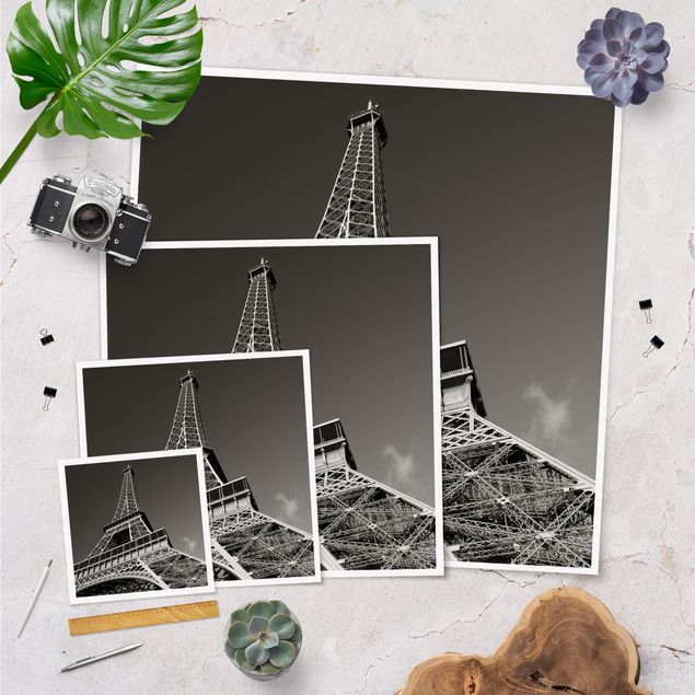 Tavlor Eiffel tower