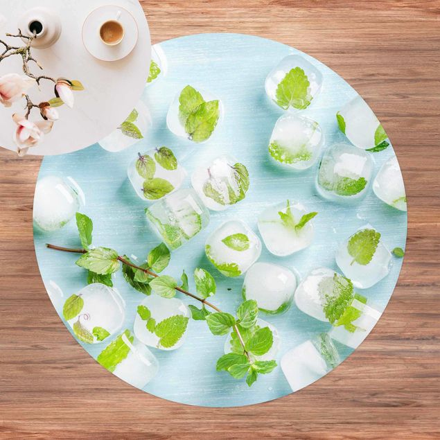 utomhusmatta Ice Cubes With Mint Leaves