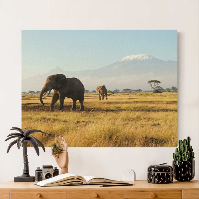 Canvastavlor elefanter Elephants In Front Of Kilimanjaro In Kenya
