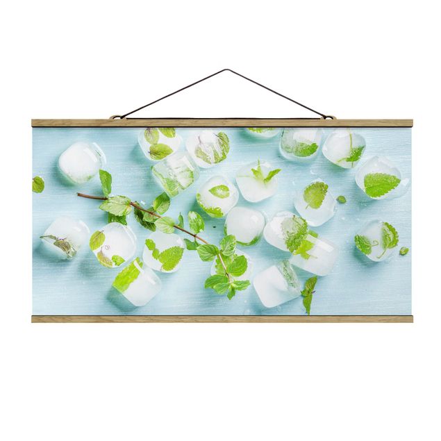 Tavlor grön Ice Cubes With Mint Leaves