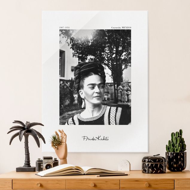 Konstutskrifter Frida Kahlo Photograph Portrait In The Garden