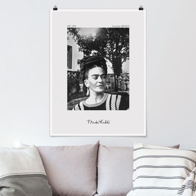Konstutskrifter Frida Kahlo Photograph Portrait In The Garden