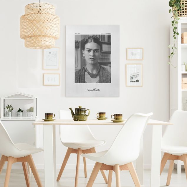Canvastavlor konstutskrifter Frida Kahlo Photograph Portrait In The House