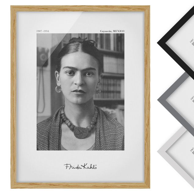 Tavlor svart och vitt Frida Kahlo Photograph Portrait In The House