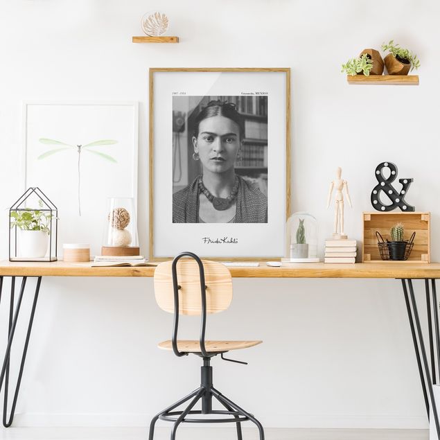 Konstutskrifter Frida Kahlo Photograph Portrait In The House