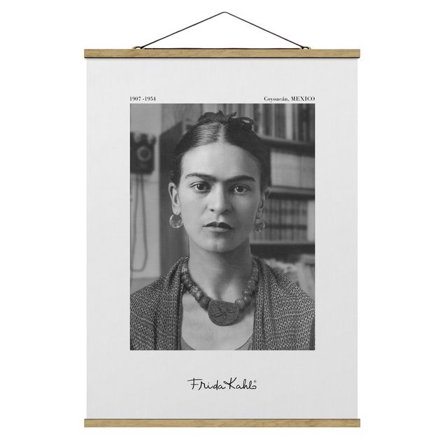 Tavlor modernt Frida Kahlo Photograph Portrait In The House