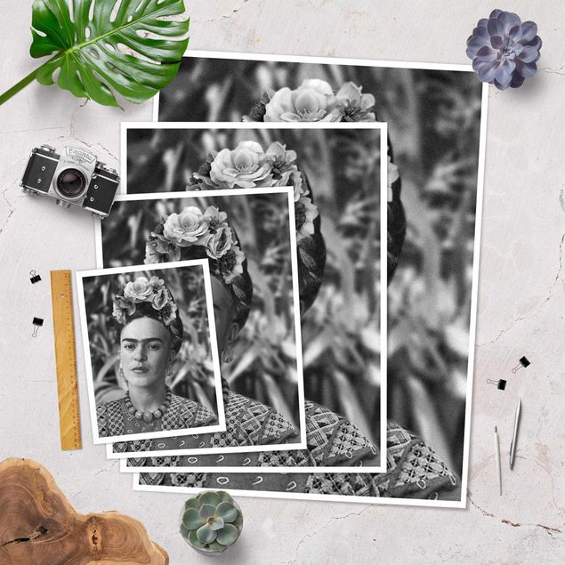 Posters Frida Kahlo Photograph Portrait With Flower Crown