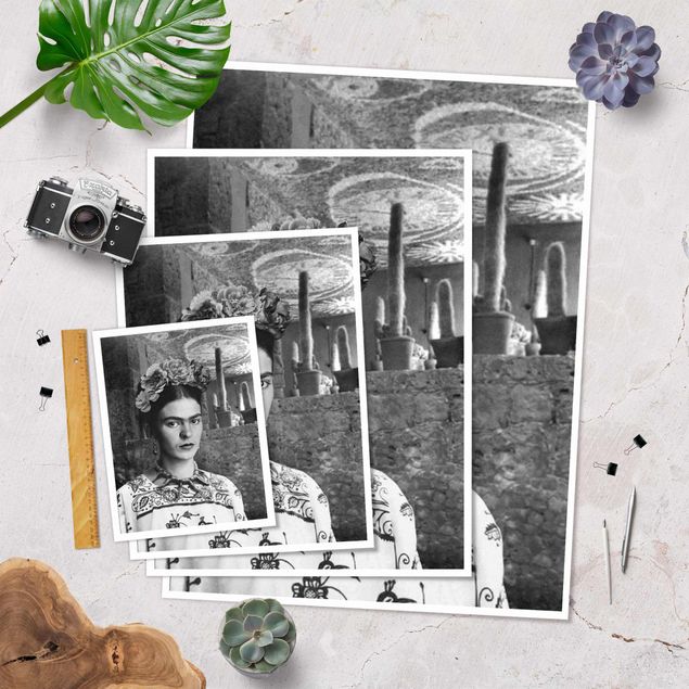 Posters Frida Kahlo Photograph Portrait With Cacti