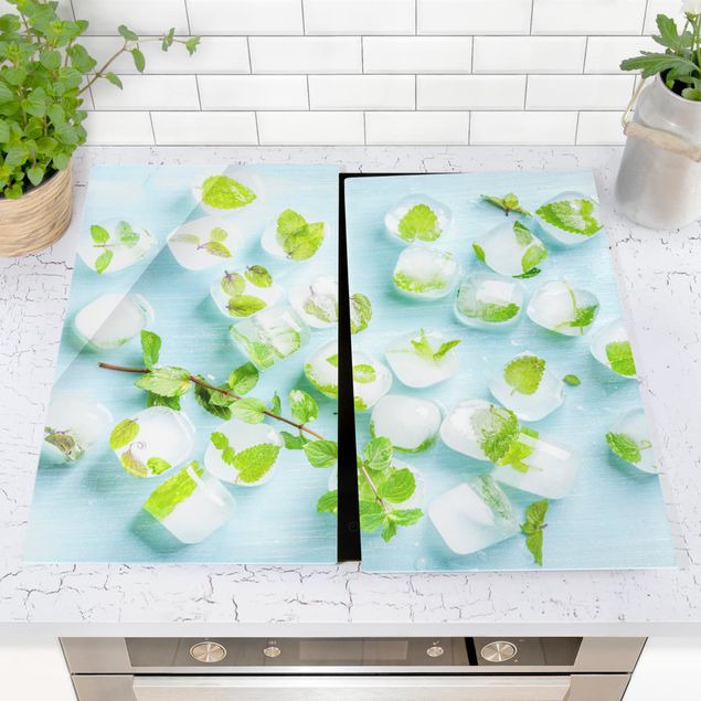 Spistäckplattor blommor  Ice Cubes With Mint Leaves