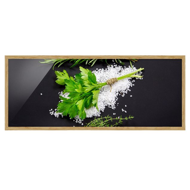 Tavlor grön Herbs On Salt Black Backdrop