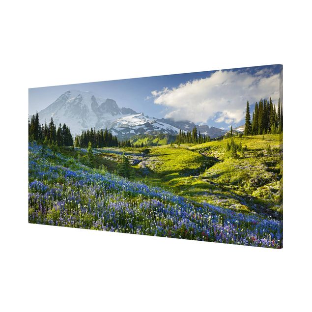 Tavlor bergen Mountain Meadow With Blue Flowers in Front of Mt. Rainier