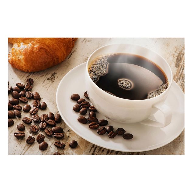 Tavlor kaffe Steaming coffee cup with coffee beans