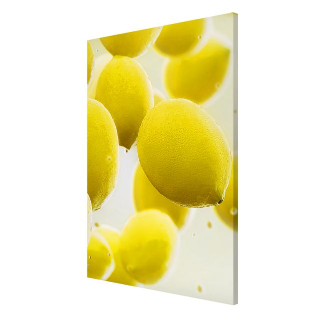 Tavlor Lemons In Water