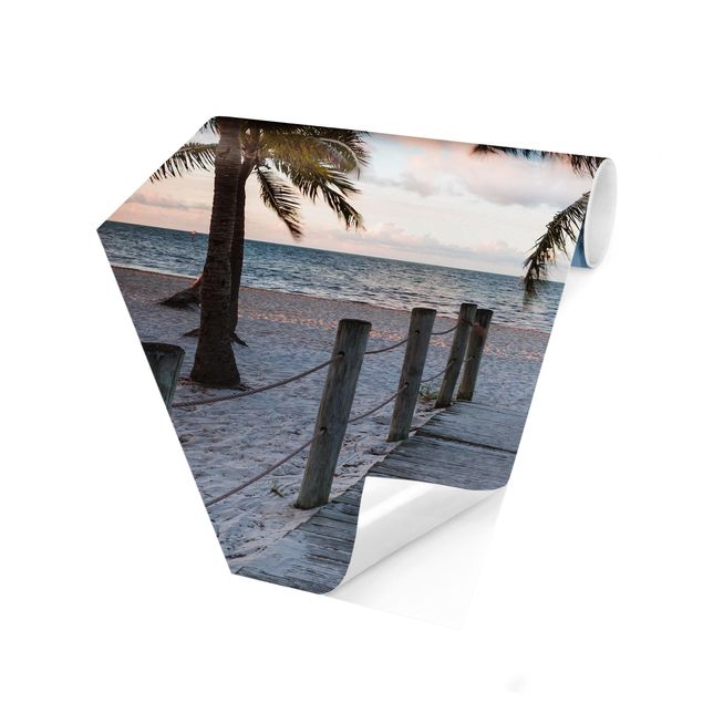 Hexagonala tapeter Palm Trees At Boardwalk To The Ocean